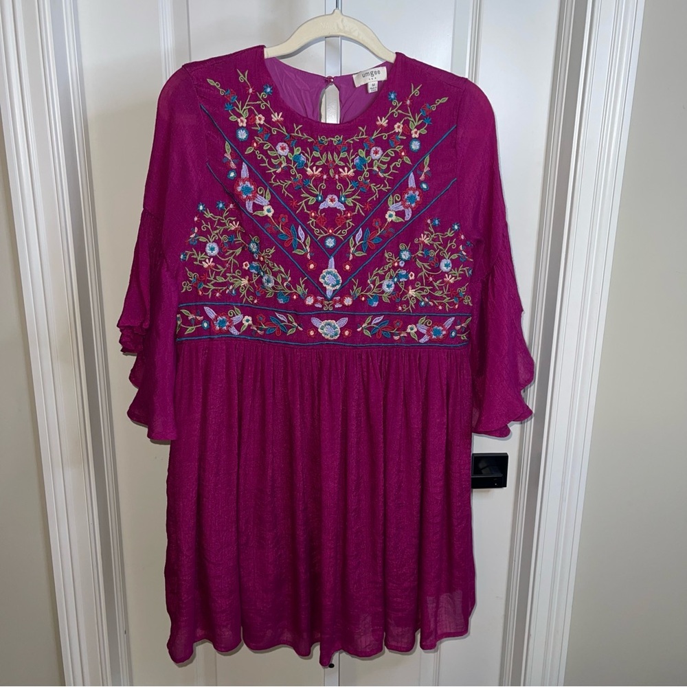 Umgee Magenta Embroidered Boho Tunic Dress Women’s M Floral Flutter Sleeve
